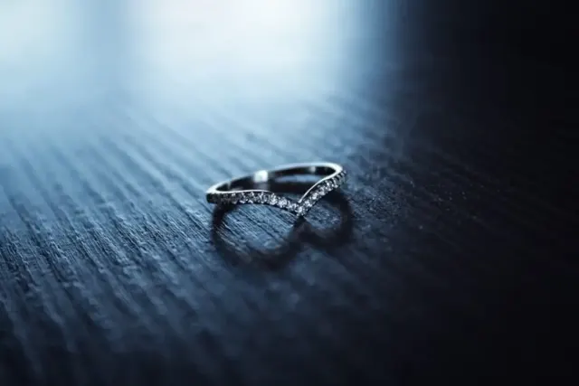 Chord Gitar 'Ungu Bukan Aku', Pilihanlah yang Menentukan Kisah Cinta Kita