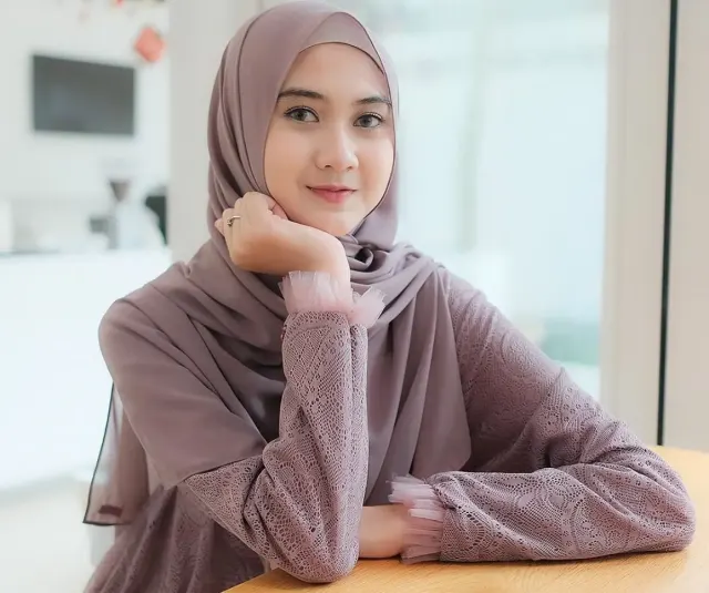 Ini Dia Lirik Sholawat Doa Khatam Quran Milik Alfina Nindiyani ft ITJ, yang Dapat Dilantunkan Pas Selesai Baca Al-Quran