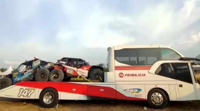 Unik, Bus Ini Dimodifikasi Jadi Towing
