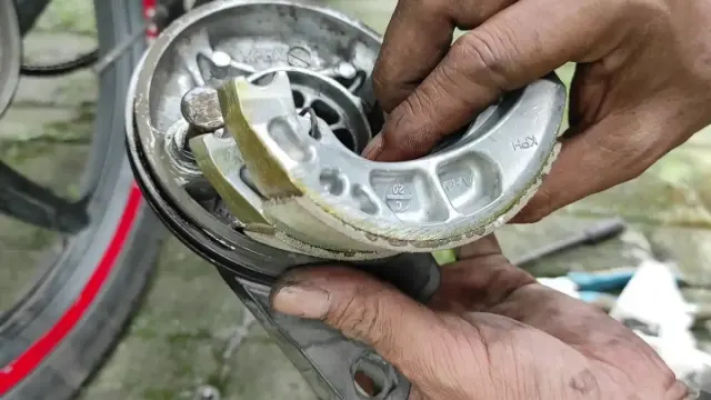 Berbeda! Ini Waktu Untuk Ganti Rem Tromol dan Rem Cakram
