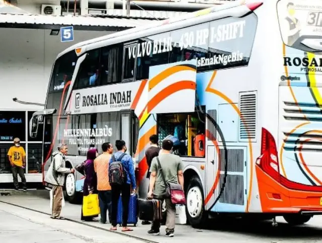 Berbeda dengan Sopir, Berapa Sih Gaji Kernet Bus?
