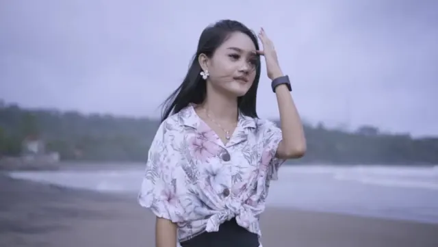 Ditinggal Pas Lagi Sayang Sayangnya? Lirik Lagu Safira Inema - Ditinggal Pas Sayang Sayange Ini Relate Denganmu