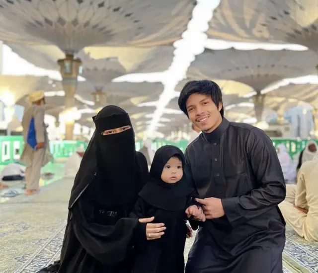 Pakai Cadar Saat Umroh, Aurel Hermansyah Banjir Pujian, Netizen: Aurel Berada di Tangan Pria yang Tepat