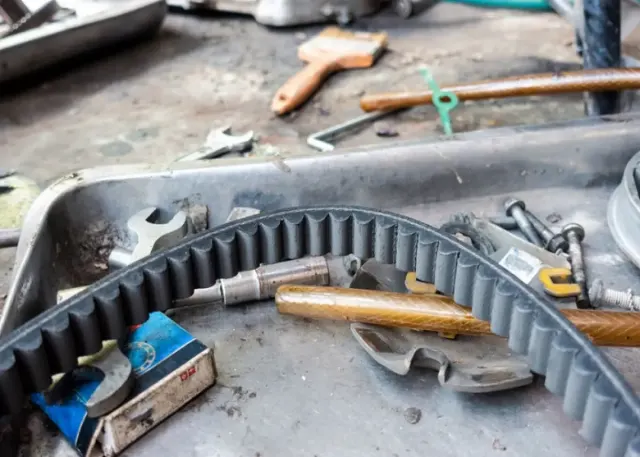 Sebelum Putus di Jalan, Kenali Ciri-ciri V-Belt Motor Matic yang Hampir Putus!