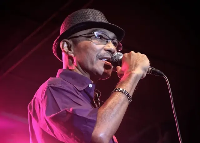 Berbeda Kebudayaan, Lirik Lagu 'Mereka Bukan Kita' Dari Utha Likumahuwa Yang Dapat Membuat Mata Para Milenial Terbuka