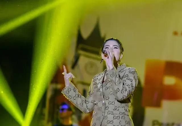 Pacaran Sama Siapa Nikah Sama Siapa? Lirik Lagu Ratu Sikumbang Tirai Pelaminan Ini Relate Banget !