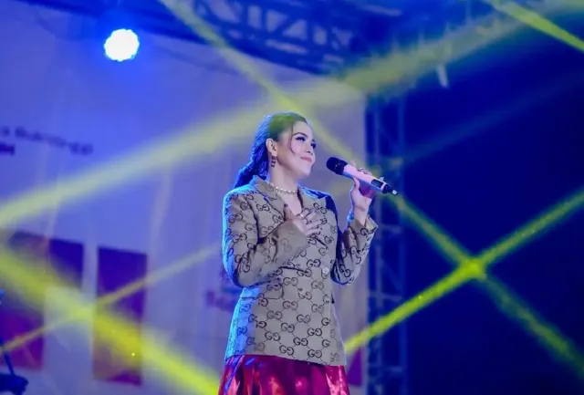 Sedih! Ini Dia Lirik Lagu Minang Ratu Sikumbang – Sansai Bacinto yang Buat Air Mata Kamu Ngucur