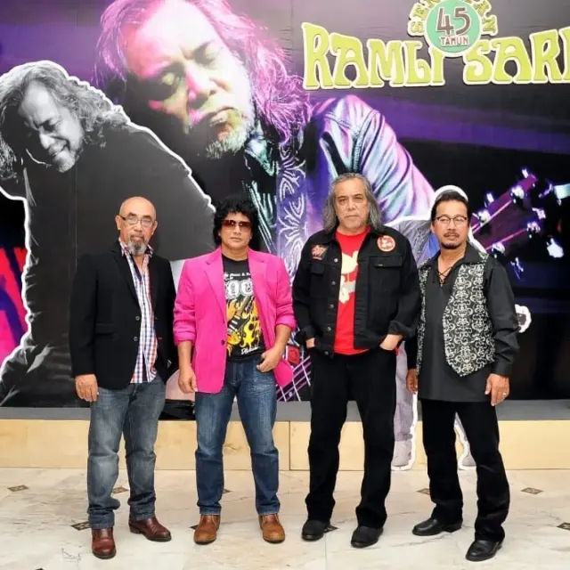Ini Dia Lirik Lagu Ramli Sarip - Petani yang Dinyanyikan Dengan Albert Seah dan Hawk