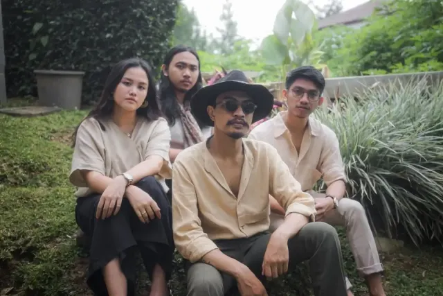 Duh yang Ditinggal Pas Lagi Sayang-Sayangnya Pasti Ngerasain Apa Isi Dari Lirik Lagu "Kukira Kau Rumah"