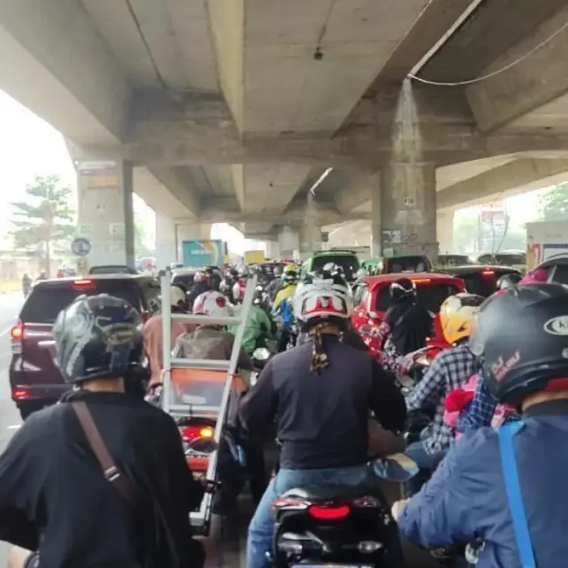 Bisa Heat Stroke, Naik Motor Siang Hari Berbahaya untuk Kesehatan Loh!