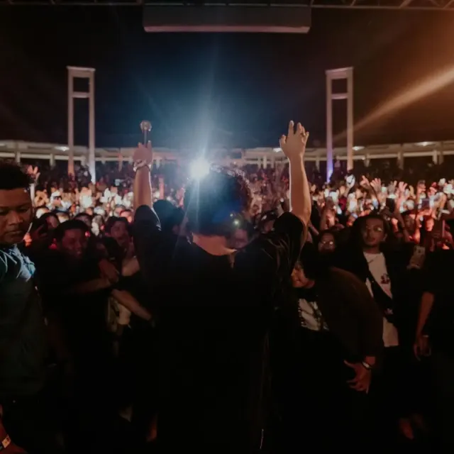 Lirik Lagu Hindia ft Petra – Dehidrasi yang Memiliki Kalimat Mendalam Namun Nyelekit