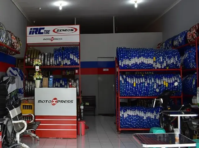 Musim Hujan Gini Jangan Asal Pilih Ban Kalau Nggak Mau Celaka, Begini Tipsnya!