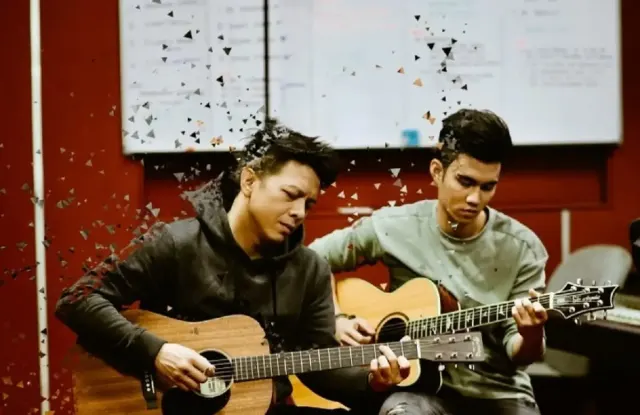 Lagu Cinta yang Diam dari Ariel NOAH & Difki Khalif Ternyata Miliki Lirik yang Penuh Makna!