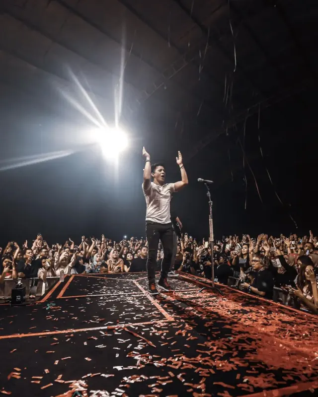 Ini Dia Lirik Lagu Menemaniku Album Terakhir Uki Sang Gitaris Noah