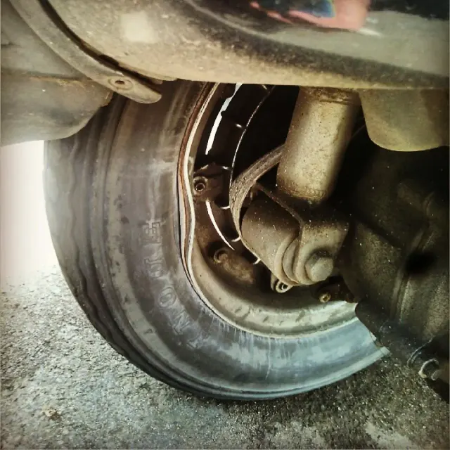4 Penyebab Ban Belakang Motor Matic Bergoyang dan Tidak Stabil