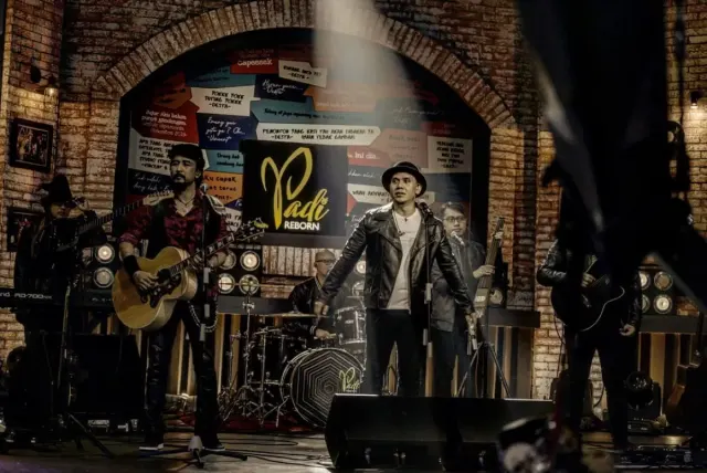 Lirik Lagu Padi – Terbakar Cemburu yang Buat Kamu Nostalgia Dengan Si Doi