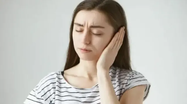 7 Cara Mudah Mengeluarkan Air dari Telinga, Bisa Dilakukan Sendiri