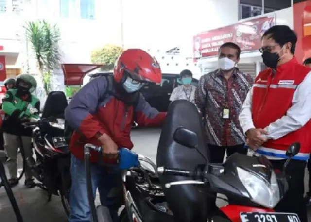 Selain Bermanfaat, Isi Bensin Full Tank Ternyata Ada Minusnya!