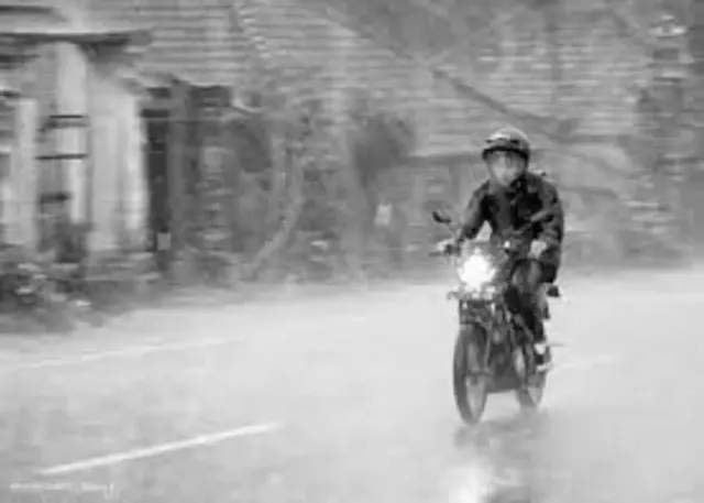 Hipotermia, 5 Cara Mencegahnya Saat Musim Hujan bagi Bikers