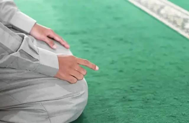 Kamu Harus Tahu, Ini 14 Perkara yang Membatalkan Sholat Beserta Penjelasannya