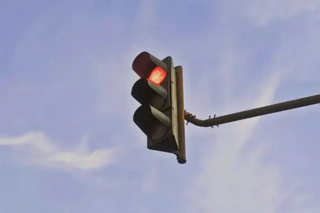 Sanksi Terobos Lampu Merah Berat Loh! Bos!