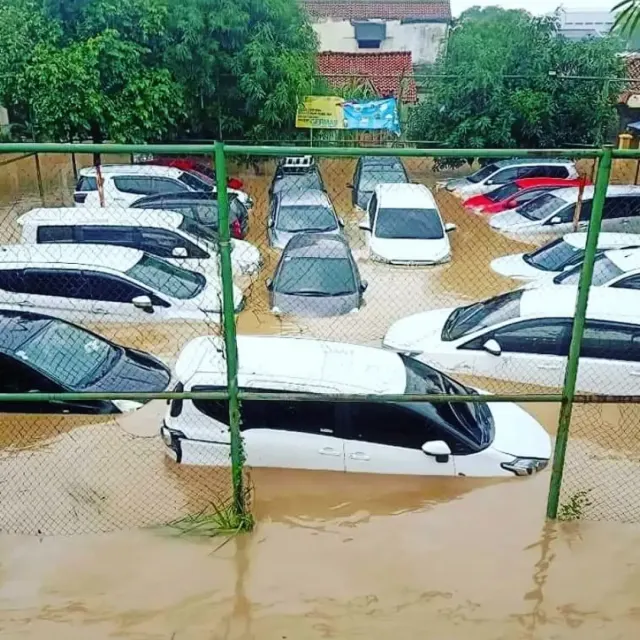 Mobil Bekas Kena Banjir, Cirinya Gini!