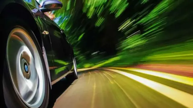 Ternyata, Geber Mesin Mobil di Jalan Juga Ada Manfaatnya