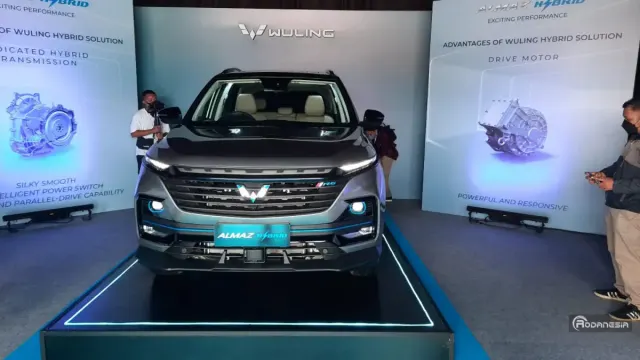 Wuling Almaz Hybrid Kini Lebih Lengkap dan Ramah di Kantong