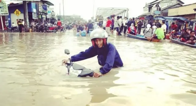 Bawa Motor Saat Banjir, Pikir-pikir Lagi Sebelum Nyesel