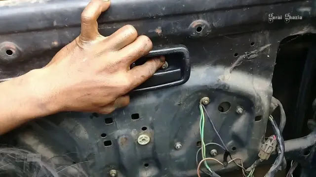 Door Lock Mobil Macet, Cara Perbaikinya Ternyata Gampang!