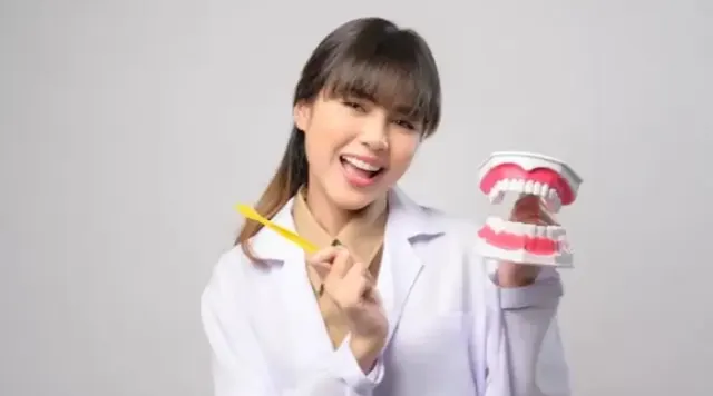 3 Cara Ampuh Mengatasi Gigi Kuning di Dokter Gigi