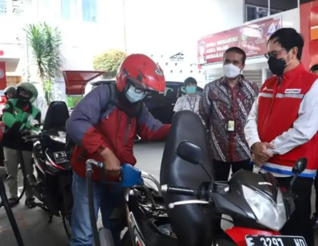 Cara Pro Mengisi Bensin Layanan Sendiri untuk Motor di SPBU