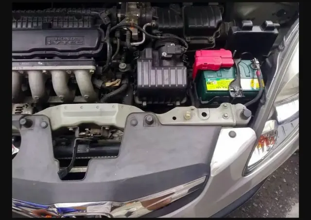 Yuk Cek Kondisi Aki Mobil Masih Layak atau Sudah Soak dengan 3 Tips Mudah