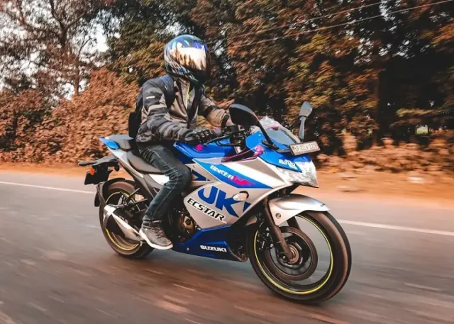Bikers Motor Sport Wajib Paham, Begini Posisi Riding Diatas Motor Sport yang Benar!