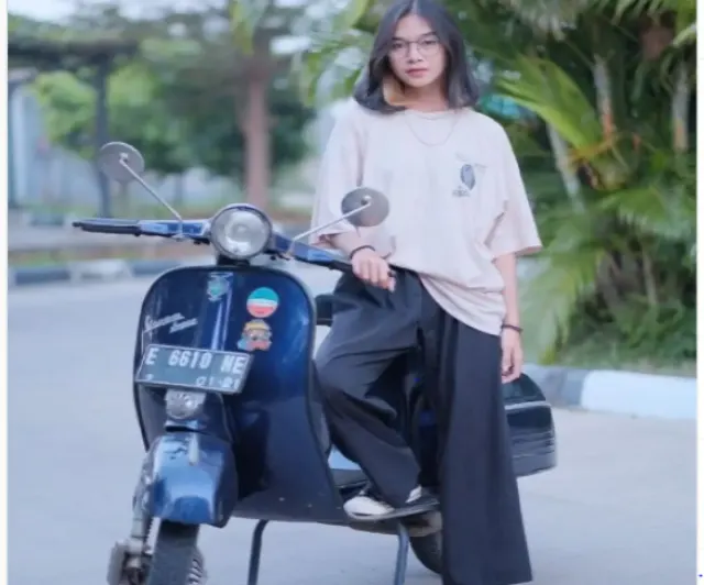 Tips Sederhana Parkir Motor Standar 2 Buat Ciwi-ciwi