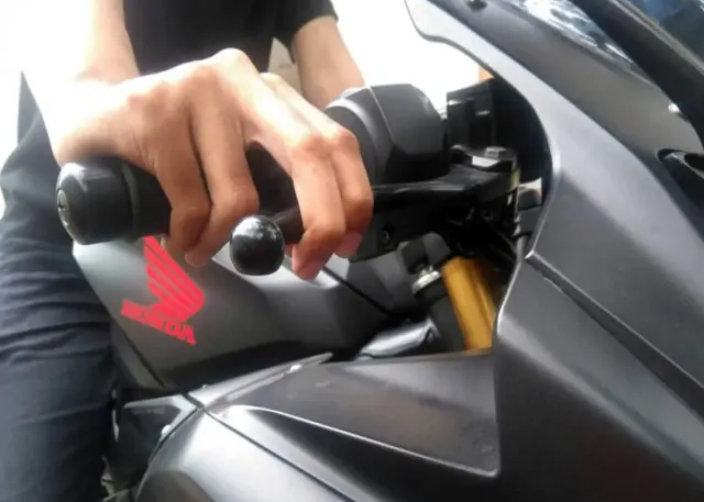 Begini Cara Pengereman Saat Mengendarai Motor yang Baik dan Benar