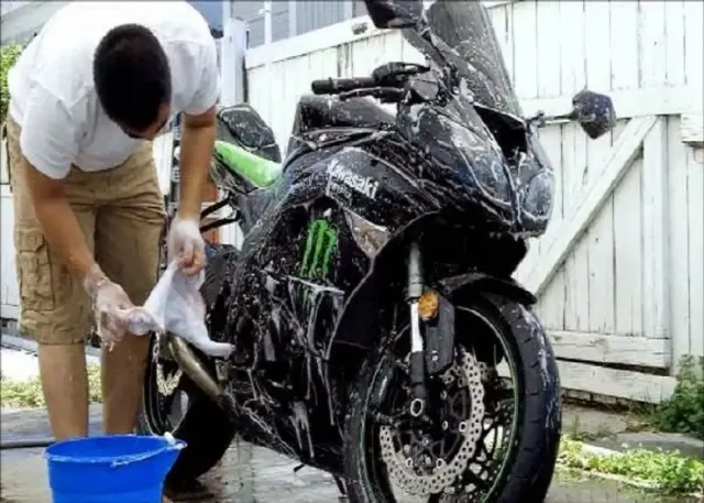 Ketahuilah 4 Hal Ini Saat Mencuci Motor, Karena Wajib Dihindari!