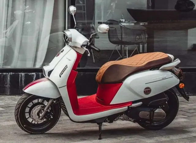 Honda Scoopy Ketar-ketir dengan Kehadiran Skutik 150 cc yang Bodinya Mirip?