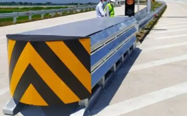 Ini Fungsi Crash Cushion yang ada di Jalan Tol