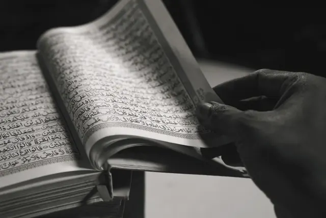 Tafsir Surah At Tahrim Ayat 6, Perintah Menjaga Keluarga dari Api Neraka