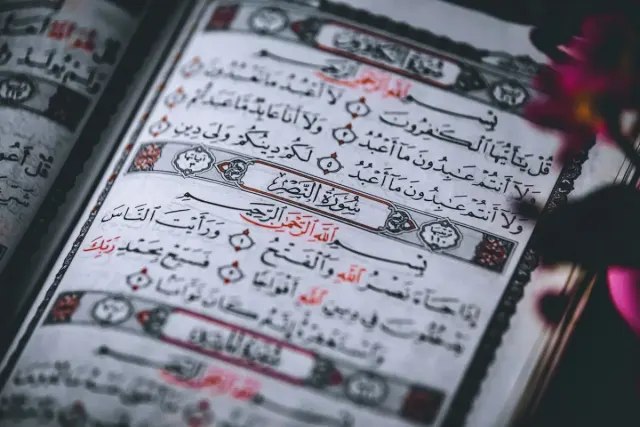 Tafsir Surah Al Jumuah Ayat 9-10, Pentingnya Sholat Jumat dan Bekerja