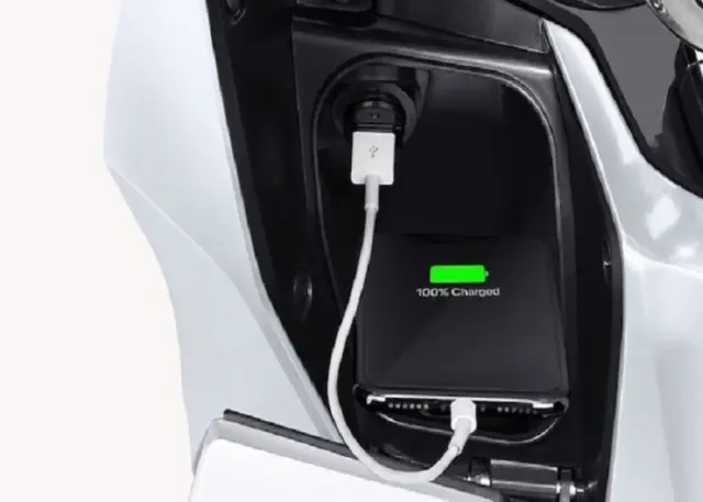 Nggak Usah Panik Saat Soket Charger di Motor Mati, Penyebabnya Cuma Ini!
