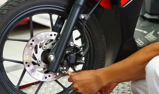Jangan Sampai Salah! Begini Cara Merawat Rem Jenis Cakram Pada Sepeda Motor