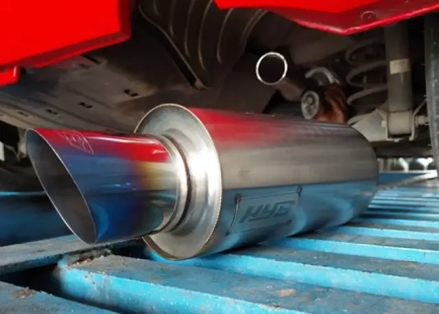 Jangan Panik! Ini Cara Atasi Kebocoran Knalpot Mobil