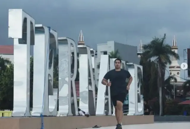 5 Potret Menpora Dito Ariotedjo Berolahraga, Sepedaan sampai Jogging