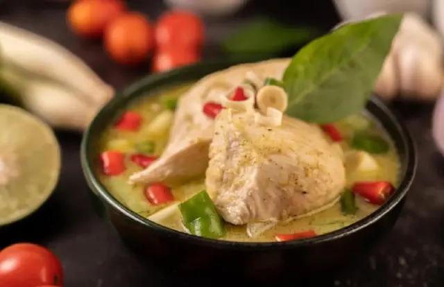 Masak Opor Ayam Khas Jawa untuk Santap Lebaran, Gurih dan Nikmat!