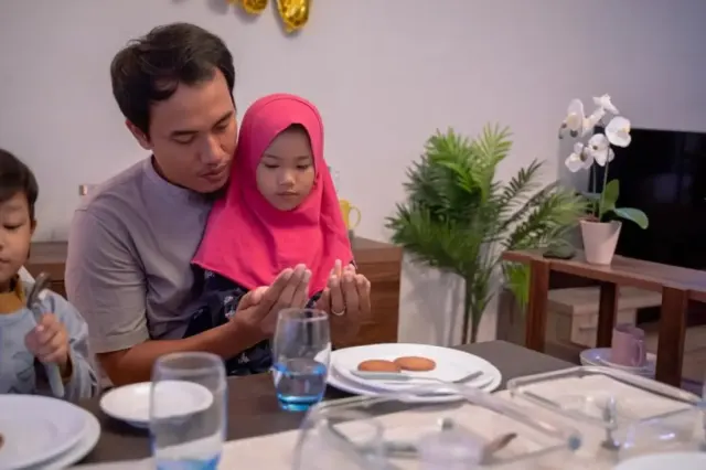 Pada Umur Berapa Sebaiknya Anak Diajari Puasa Ramadhan?