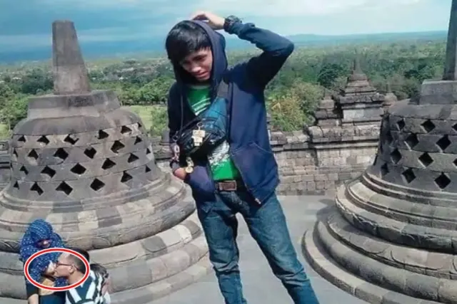 Potret Seseorang di Borobudur dengan Latar Belakang Pria-Wanita bikin Kepo Meningkat...