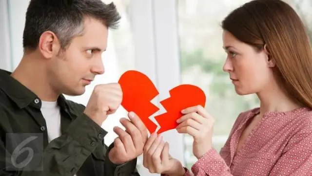 5 Tanda Dia Gak Cinta Lagi Sama Kamu
