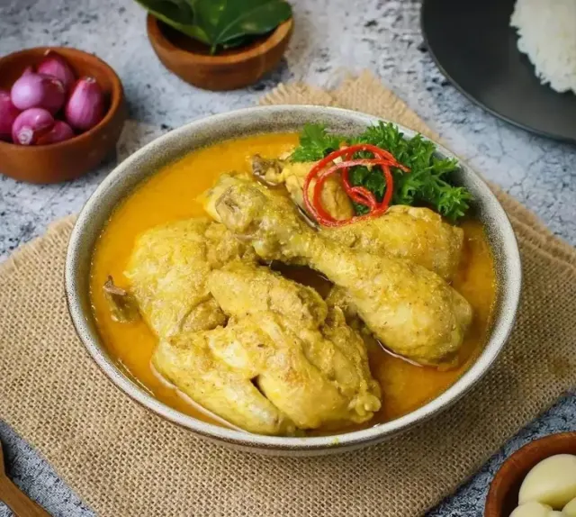 Opor Ayam Makanan Wajib di Hari Raya Idul Fitri, Begini Cara Buatnya!